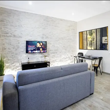2 Pieces Centre-ville Equipe Nimes