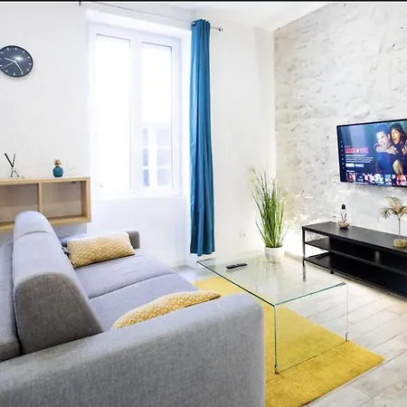 2 Pieces Centre-ville Equipe Nimes